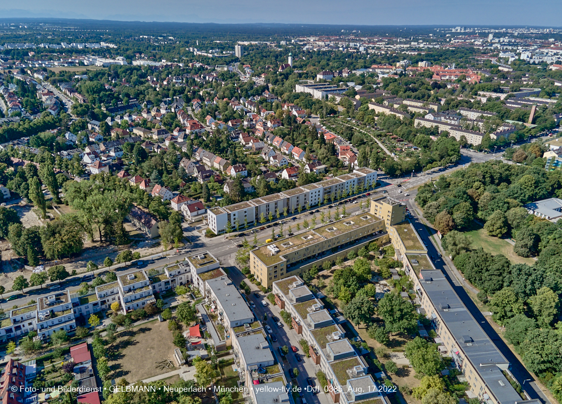 17.08.2022 - Luftbilder von der Baustelle Maikäfersiedlung in Berg am Laim